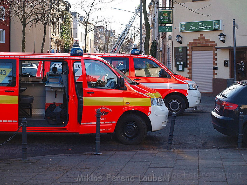 Einsatz Feuerwehr SEK Polizei Koeln Nippes Merheimerstr P145.JPG